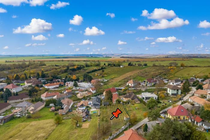 Reality PNORF – st. pozemok 1 131 m², šírka 20 m, vinica, Sasinkovo