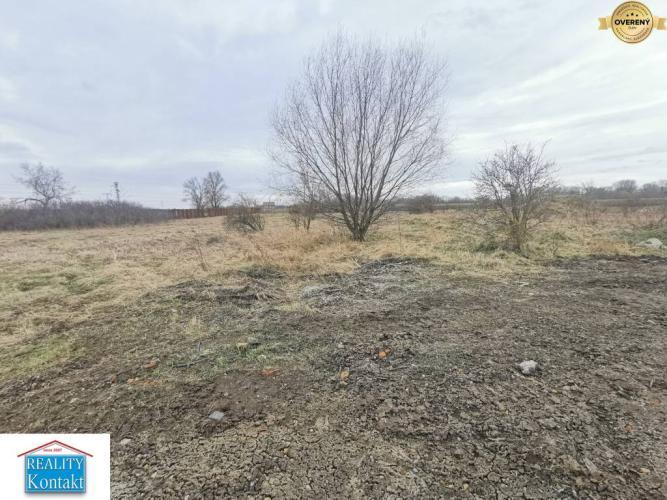 Reality Ponúkame na predaj stavebný pozemok v Úľanoch nad Žitavou