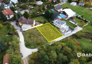 Reality RADO | Stavebný pozemok 527 m² s projektom domu | Rača