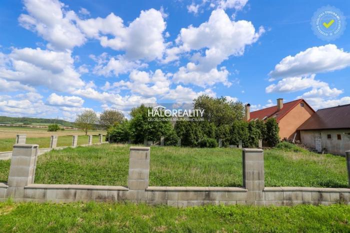 Reality REZERVOVANÉ - Predaj, pozemok pre rodinný dom 676 m2 Beluša - EXKLUZÍVNE HALO REALITY