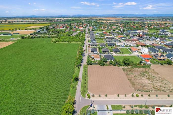 Reality REB.sk Luxusná veľkometrážna parcela za skvelú cenu , 2.477 m2