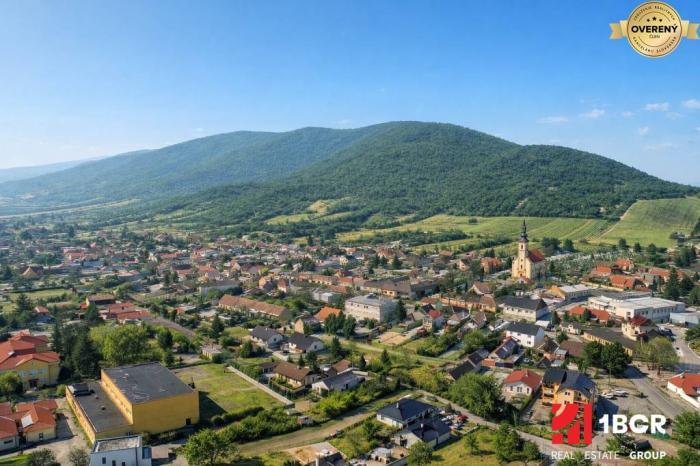 Reality STAVEBNÝ POZEMOK NA VÝSTAVBU RODINNÉHO DOMU, 881 m², HORNÉ OREŠANY