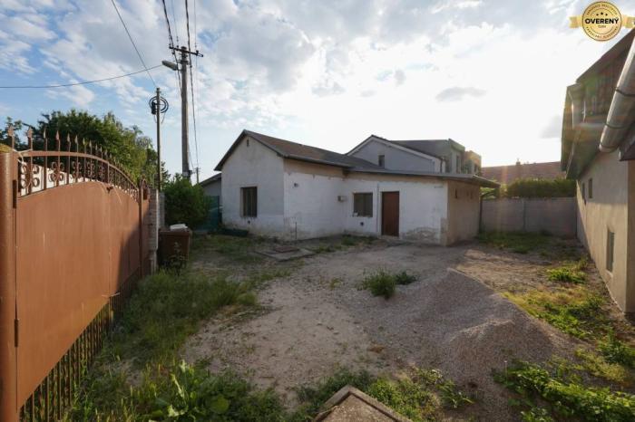 Reality Pozemok so starším RD na rekonštrukciu - Podunajské Biskupice