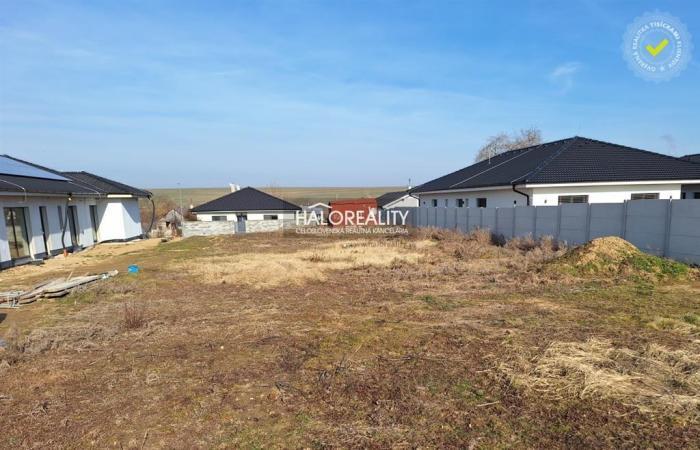 Reality Predaj, pozemok pre rodinný dom   885 m2 Horná Krupá - EXKLUZÍVNE HALO REALITY