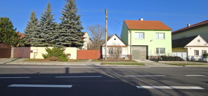 Reality PNORF – st. pozemok s vidieckym domom, 2x stodola, pivnica, studňa, pozemok 1852 m2, Pernek