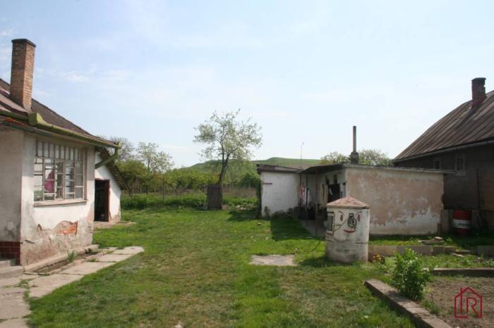 Reality PREDAJ 2053 m2 stavebný pozemok, starší RD, všetky IS, Veľká Ida