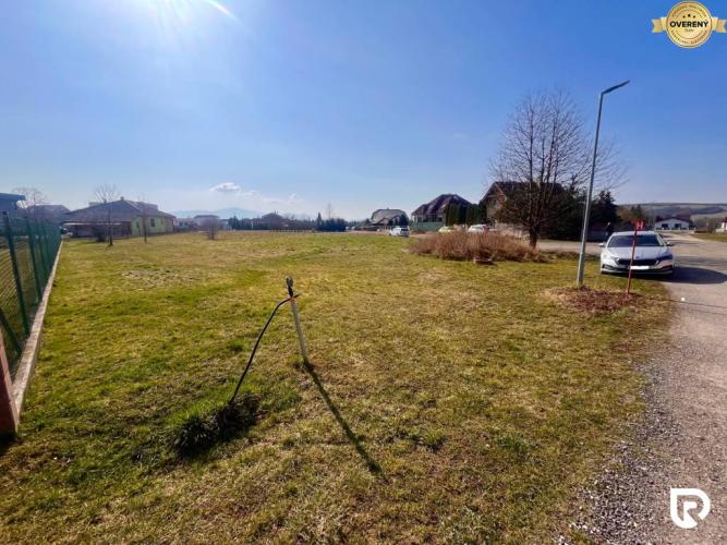 Reality RADO | IBA U NÁS! Stavebný pozemok 904 m2, Trenčín - Záblatie