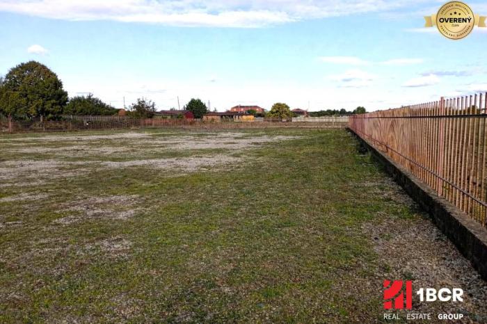 Reality KOMERČNÝ POZEMOK S BUDOVOU, VÝBORNÝ PRÍSTUP, VEĽKÝ BIEL