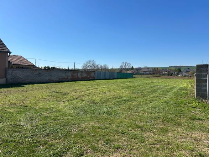 Reality Kamanová - slnečný a rovinatý stavebný pozemok