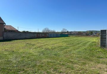 Reality Kamanová - slnečný a rovinatý stavebný pozemok