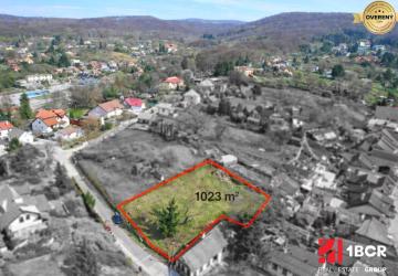 Reality STAVEBNÝ POZEMOK S DUŠOU LEN PÁR MINÚT OD BRATISLAVY V OBCI MARIANKA