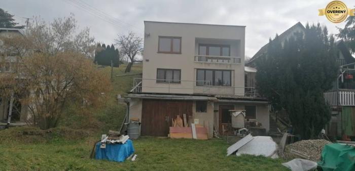 Reality Rekonštruovaný viničný dom vhodný aj ako celoročné bývanie Levice
