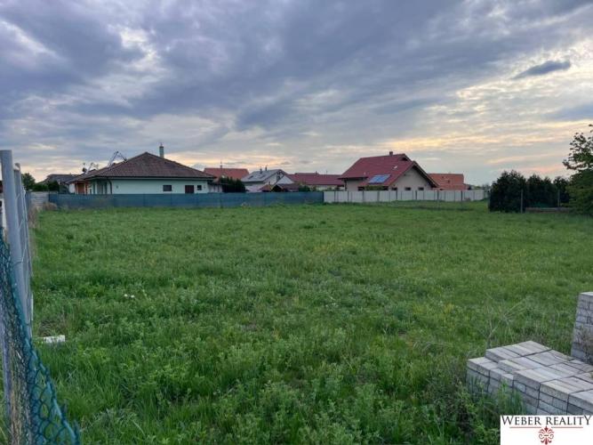 Reality Dva Pozemky, Malé Košariská, Dun.Lužná 653 m2 a 724 m2 pri jazere