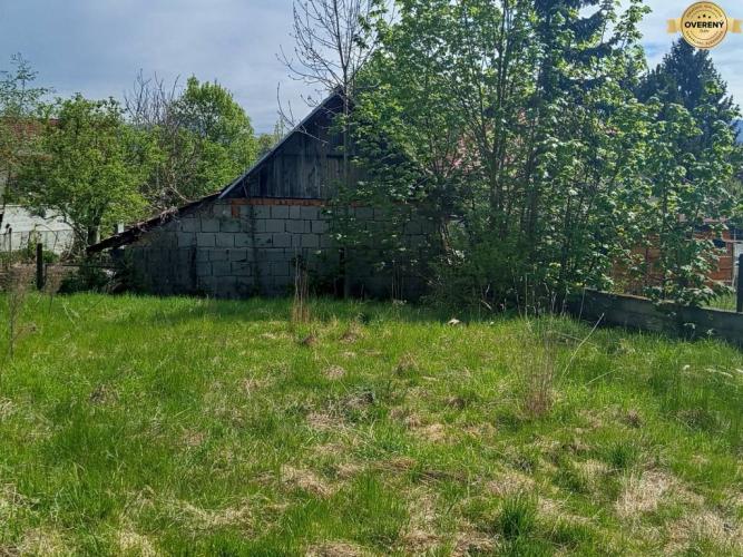 Reality SUČANY-HRABINY stavebný pozemok  787 m2 - pri potoku