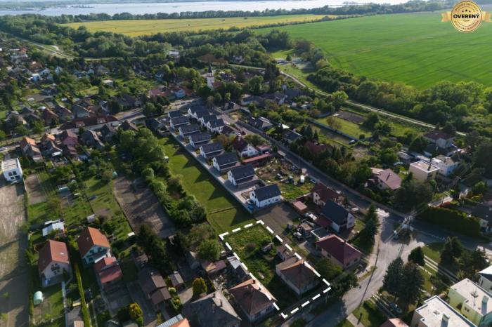 Reality Exkluzívny pozemok pre dvojdom v srdci Kalinkova – 959 m²