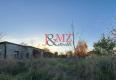 Reality Stav. pozemok 815 m2 s budovou - garážou, Levice, Kalinčiakovo, SM-878