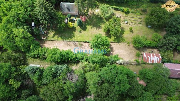 Reality Rekreačný pozemok 1013 m2, záhradna chatka, Záhorska Bystrica