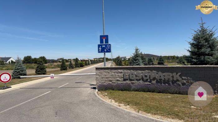 Reality Stavebný pozemok na predaj – Kvetoslavov, 2 500 m² - súkromná ulica