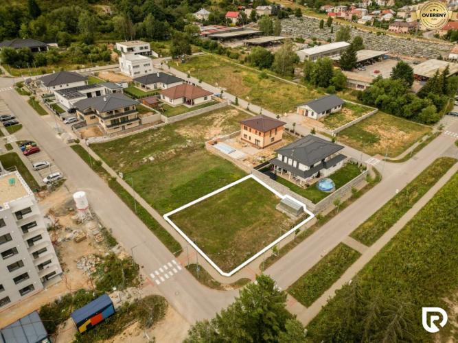 Reality RADO | IBA U NÁS - Stavebný pozemok 652 m² | Brezno centrum