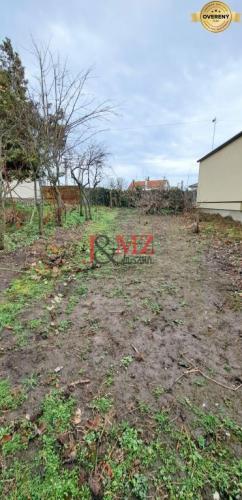 Reality DOHODA  Stavebný pozemok 1.382 m2, šírka 24m, Levice (SM - 897)