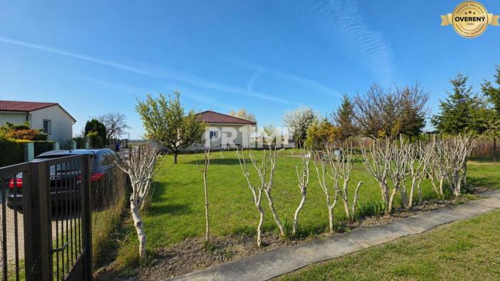 Reality Slnečný rekreačný pozemok 521 m² s chatkou,Nové Košariská
