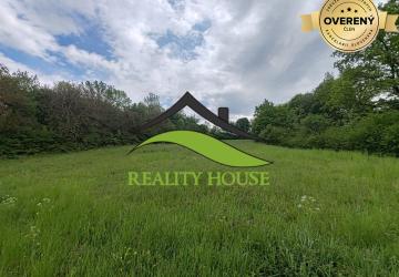Reality Pozemok na samote s panorámou hradu Čičva — ideálne na dom alebo farmu