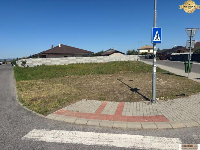 Reality Apartim sro predá stavebný pozemok v Moste pri BA