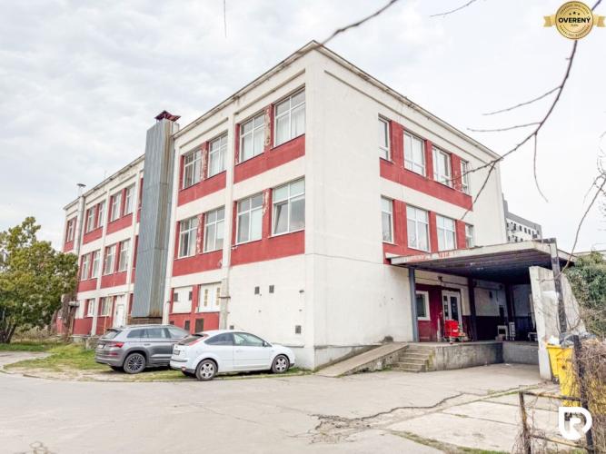Reality RADO | Budova s pozemkom 2065m2, Vrbové - Piešťany