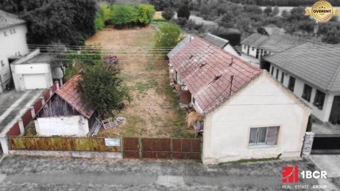 Reality 1.BCR | VELKÝ STAVEBNÝ POZEMOK 2075 M² – PÓŠFA, HOLICE