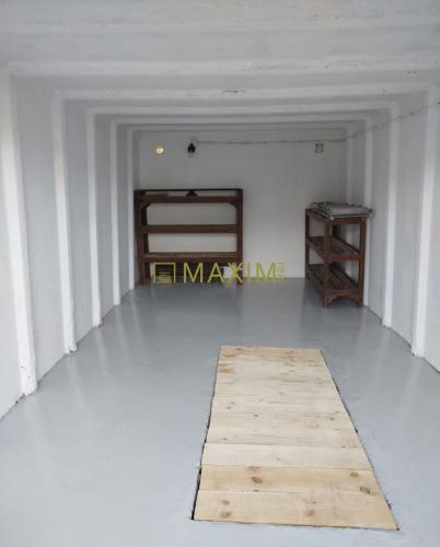 Reality PREDAJ - Garáž s montážnou jamou a s pozemkom v osobnom vlastníctve na ulici Hagarova