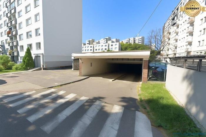 Reality NA PREDAJ garáž ové státie v komplexe garáži Ondavská, Zimný štadión