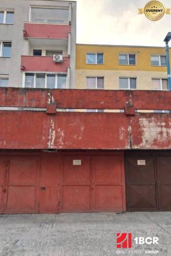 Reality SAMOSTATNÁ GARÁŽ, BEBRAVSKÁ, VRAKUŇA