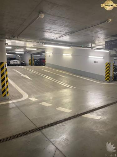 Reality Na predaj garážové státie v polyfunkčnom dome NOVÁ MÝTNA