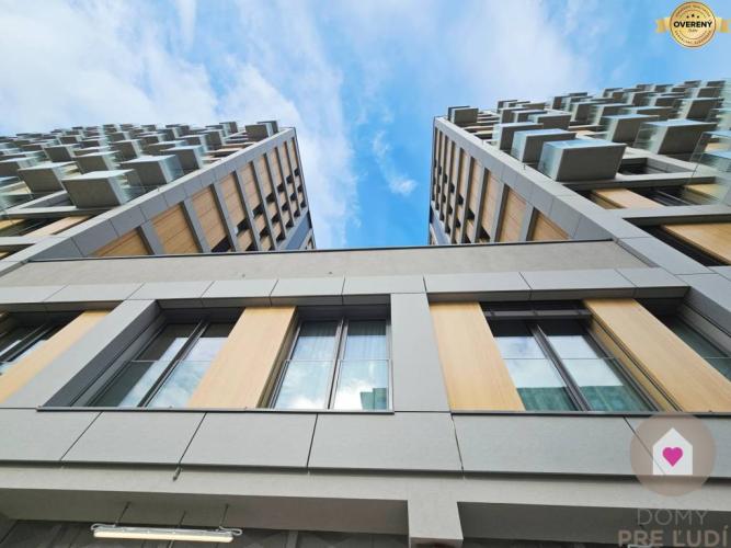 Reality DOWNTOWN: PRIESTRANNÉ GARÁŽOVÉ STÁTIE, AJ PRE SUV