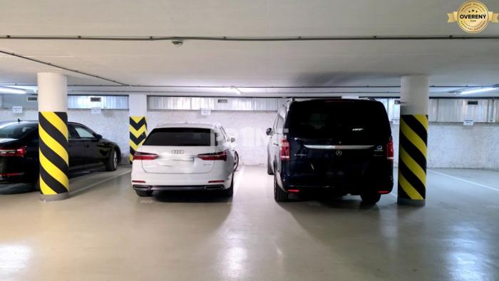 Reality PRIESTR. GARÁŽOVÉ PARKOVACIE MIESTO ( 20 m2 ), Námestie SNP, St. Mesto