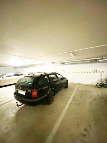Reality Garážové státie 18,39m2 v garážovom dome ul. Rozvodná 13C, lokalita Kramáre, širšie centrum