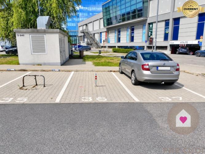 Reality BA/NOVÉ MESTO-Prenájom vonjkašieho parkovacieho státia za rampou-POLUS