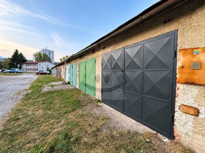 Reality Samostatne stojaca garáž, Majer