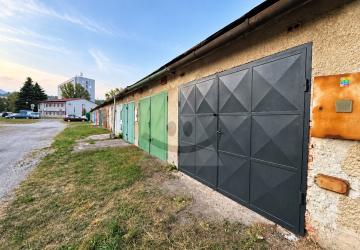 Reality Samostatne stojaca garáž, Majer